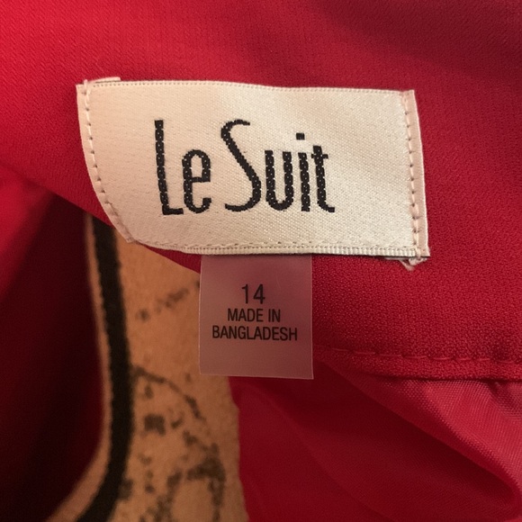 Woman’s Red Le Suit 14 - Picture 7 of 7